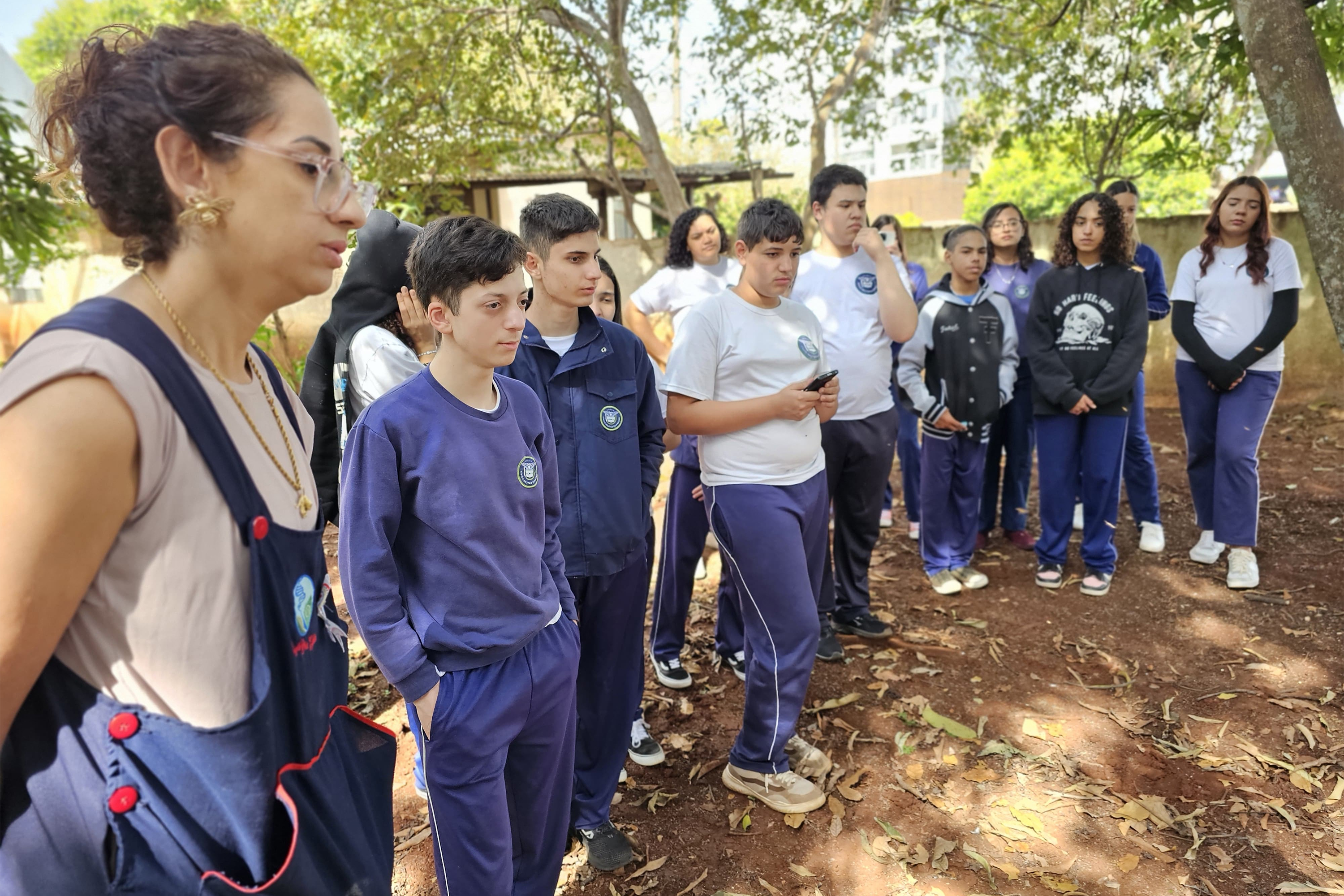 Clube de ciências em colégio cívico-militar de Rolândia é destaque em feiras científicas e influencia projeto de rearborização municipal