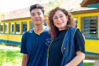 Diante da lousa de Maria Fernanda Calvento, o estudante Leandro Matheus Capote de Quadros, de 17 anos, viu nascer o sonho de empreender e começou a planejar a abertura de sua própria empresa.