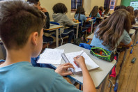 Na rede estadual de ensino do Paraná, participarão das provas os estudantes dos 5° e 9° anos do ensino fundamental e das 3ª e 4ª séries do ensino médio regular e profissional