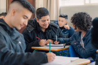 Na rede estadual de ensino do Paraná, participarão das provas os estudantes dos 5° e 9° anos do ensino fundamental e das 3ª e 4ª séries do ensino médio regular e profissional