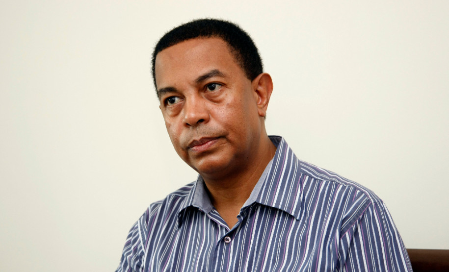 A psicologia da aprendizagem na prática do professor Cloves é formado em Psicologia pela Universidade Federal do Paraná e mestre em Educação pela Pontifícia Universidade Católica do Paraná, instituição na qual é docente do curso de Psicologia desde 1990. O professor é consultor da revistas da área de psicologia PUC/PR, da Universidade Mackenzie, em São Paulo, e da Universidade Federal do Rio de Janeiro. 23-01-15.