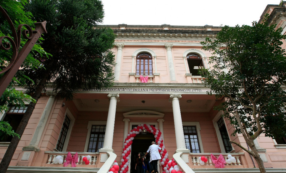 Mulheres são protagonistas na educação no Paraná O nome de Helena Kolody está nas capas de livros e também em bibliotecas e escolas em diferentes regiões do Paraná
