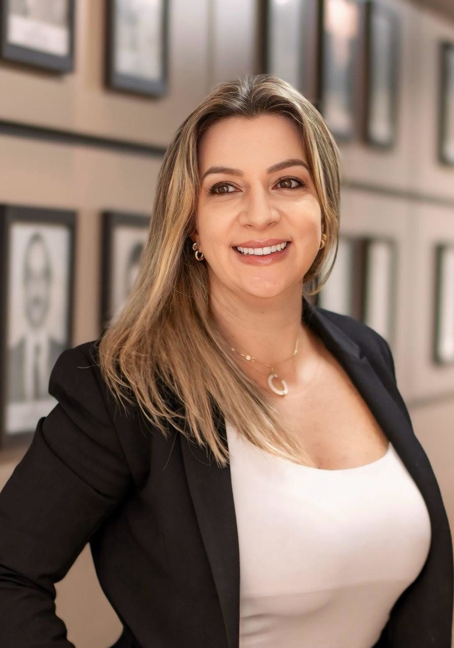 Foto da Chefe de Gabinete Camila Prade Conte