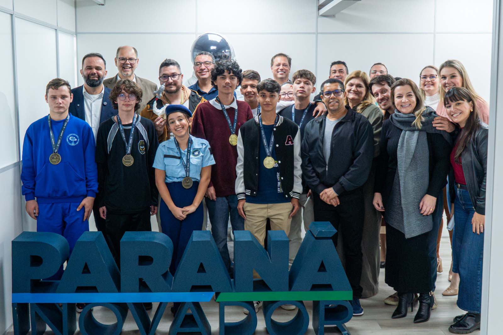 Alunos do Paraná recebem medalhas da Olimpíada de Inovação, Ciência e Tecnologia
