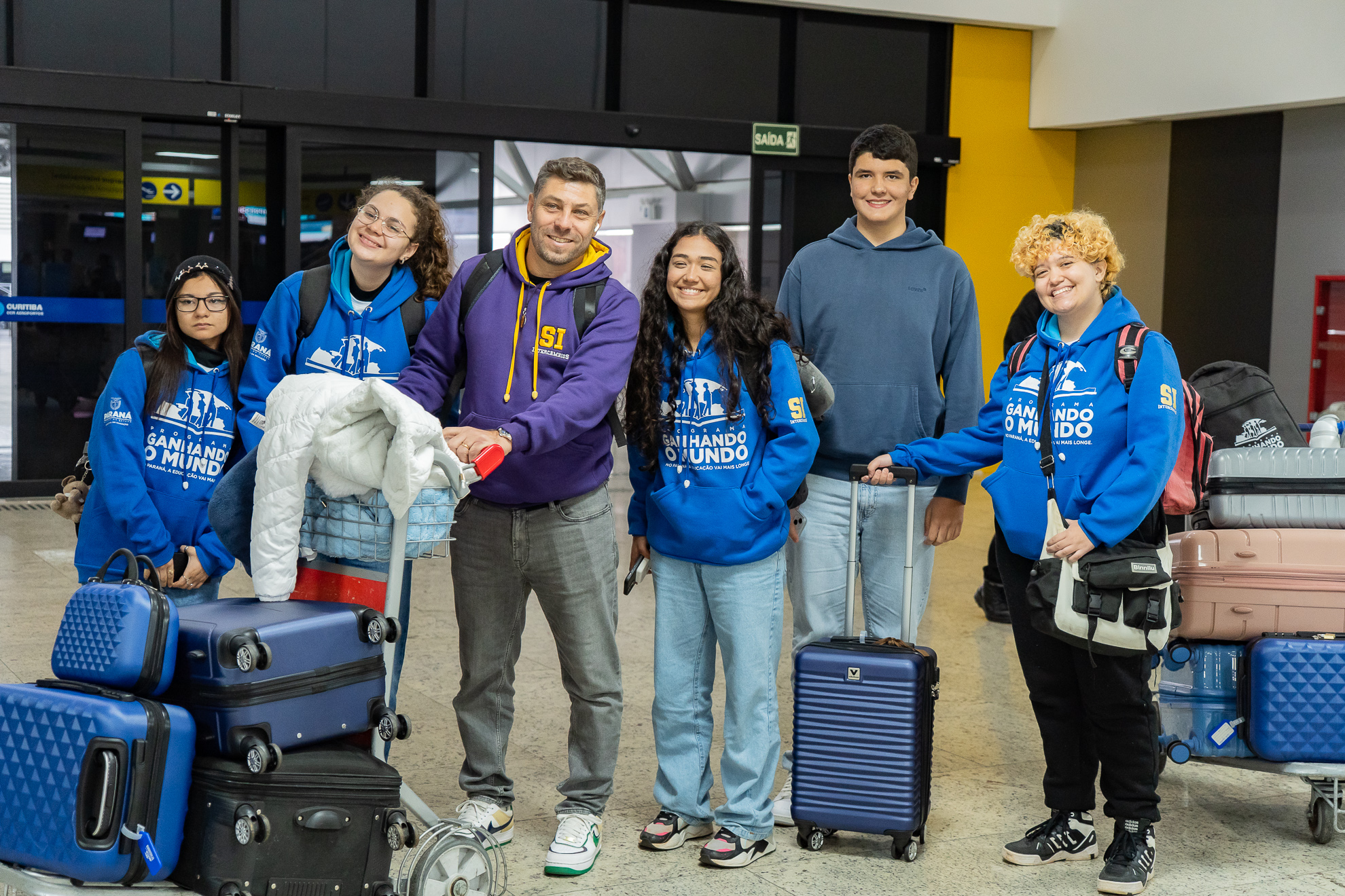 Embarque de 16 alunos do Ganhando o Mundo para Escócia