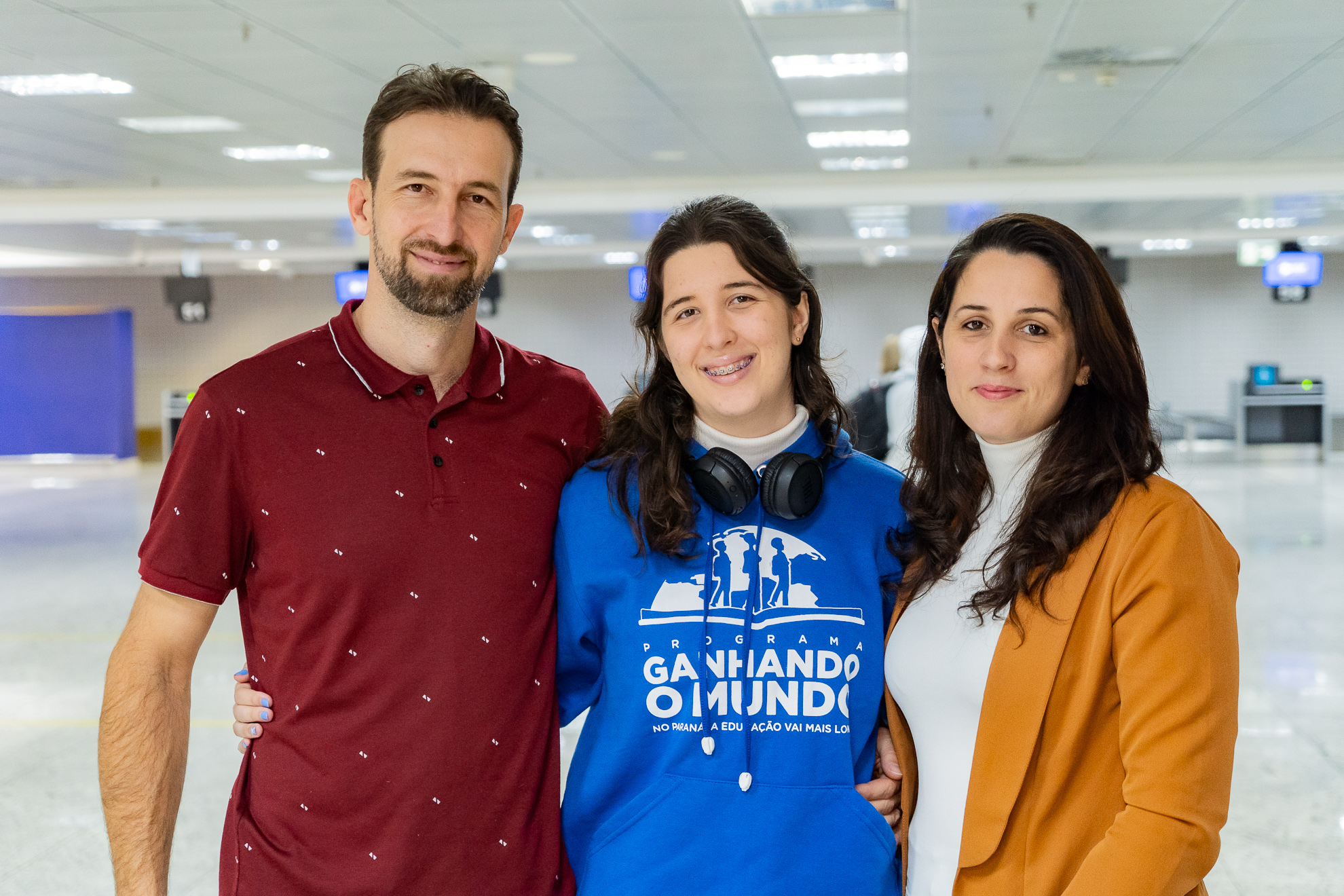 Embarque de 16 alunos do Ganhando o Mundo para Escócia