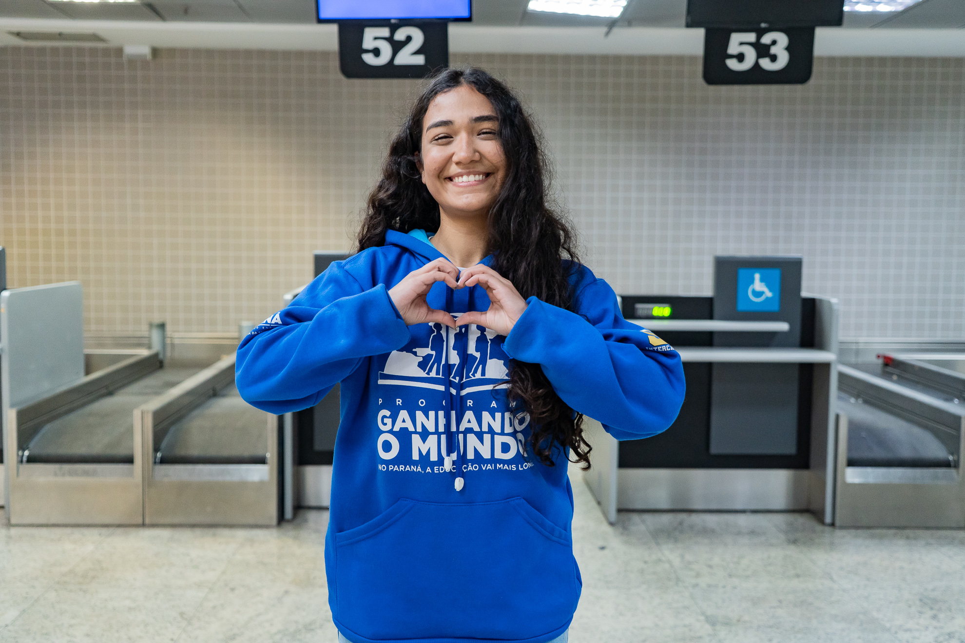 Embarque de 16 alunos do Ganhando o Mundo para Escócia