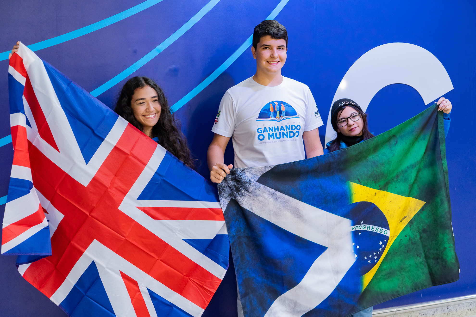 Embarque de 16 alunos do Ganhando o Mundo para Escócia