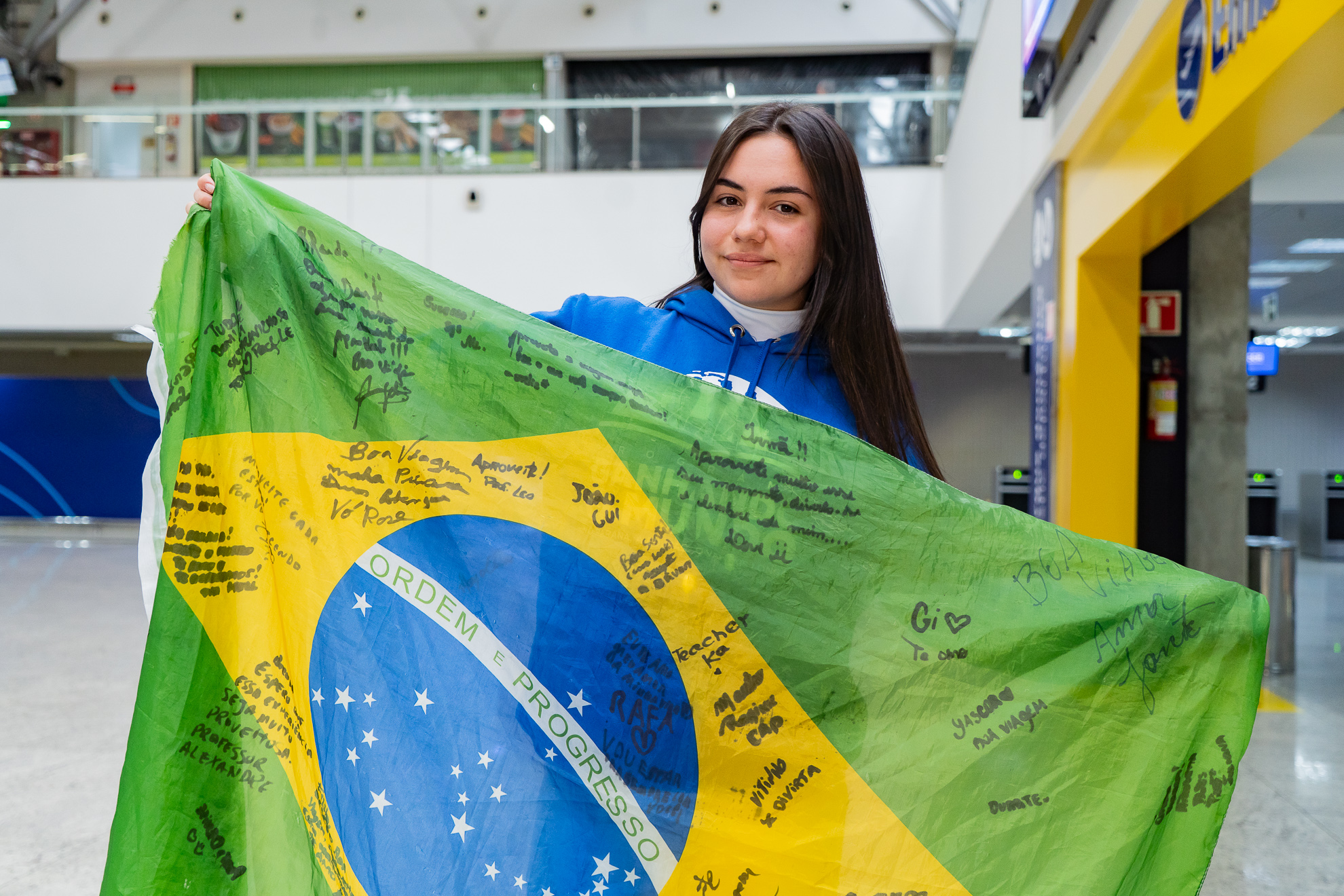 Embarque de 16 alunos do Ganhando o Mundo para Escócia