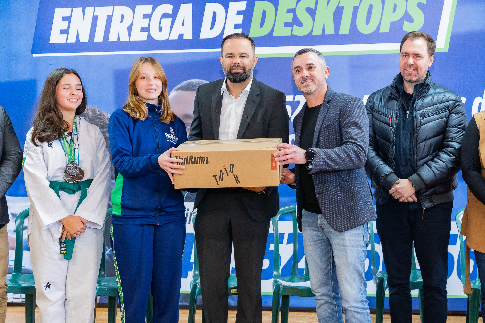Governo formaliza entrega 15 mil desktops
