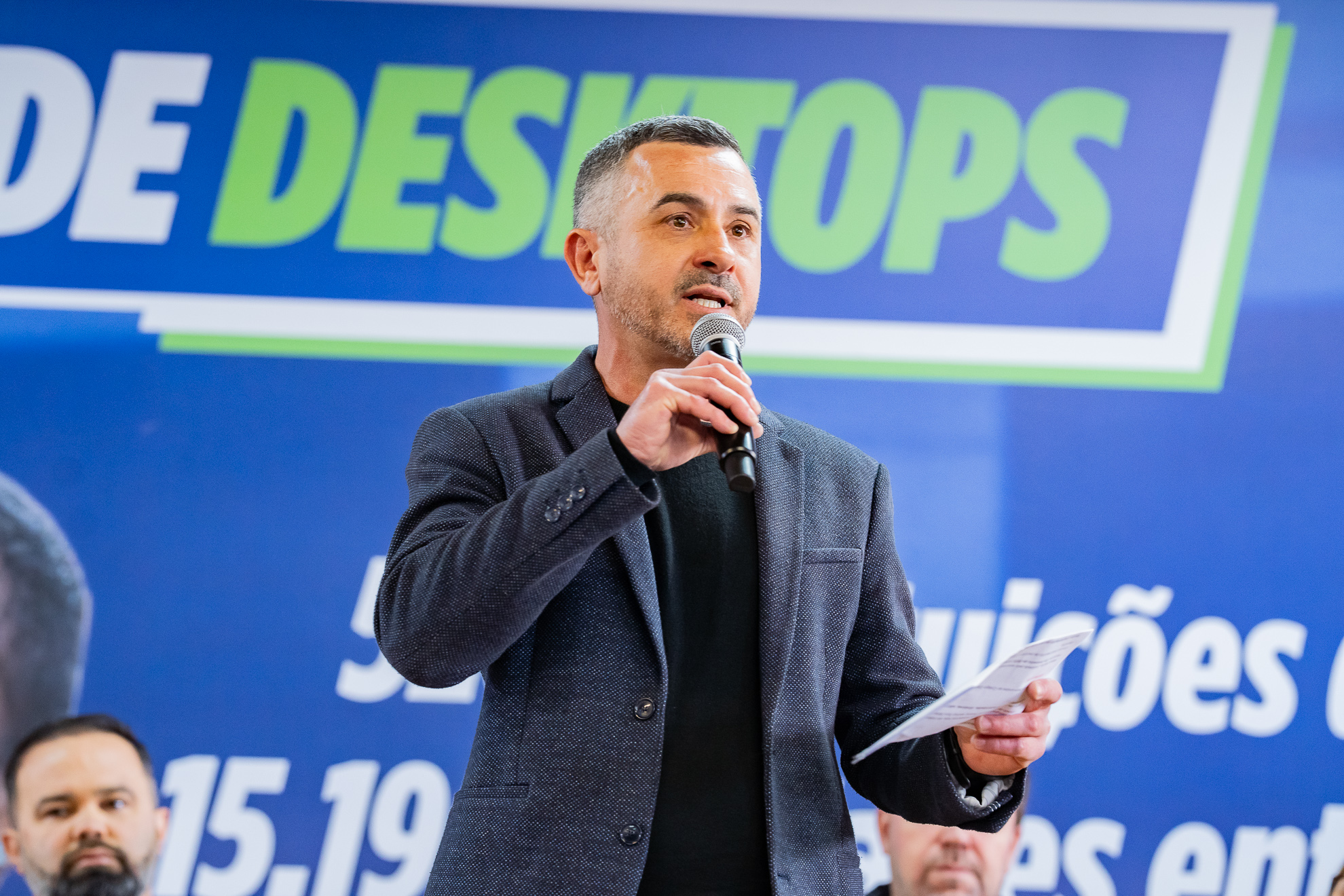 Governo formaliza entrega 15 mil desktops