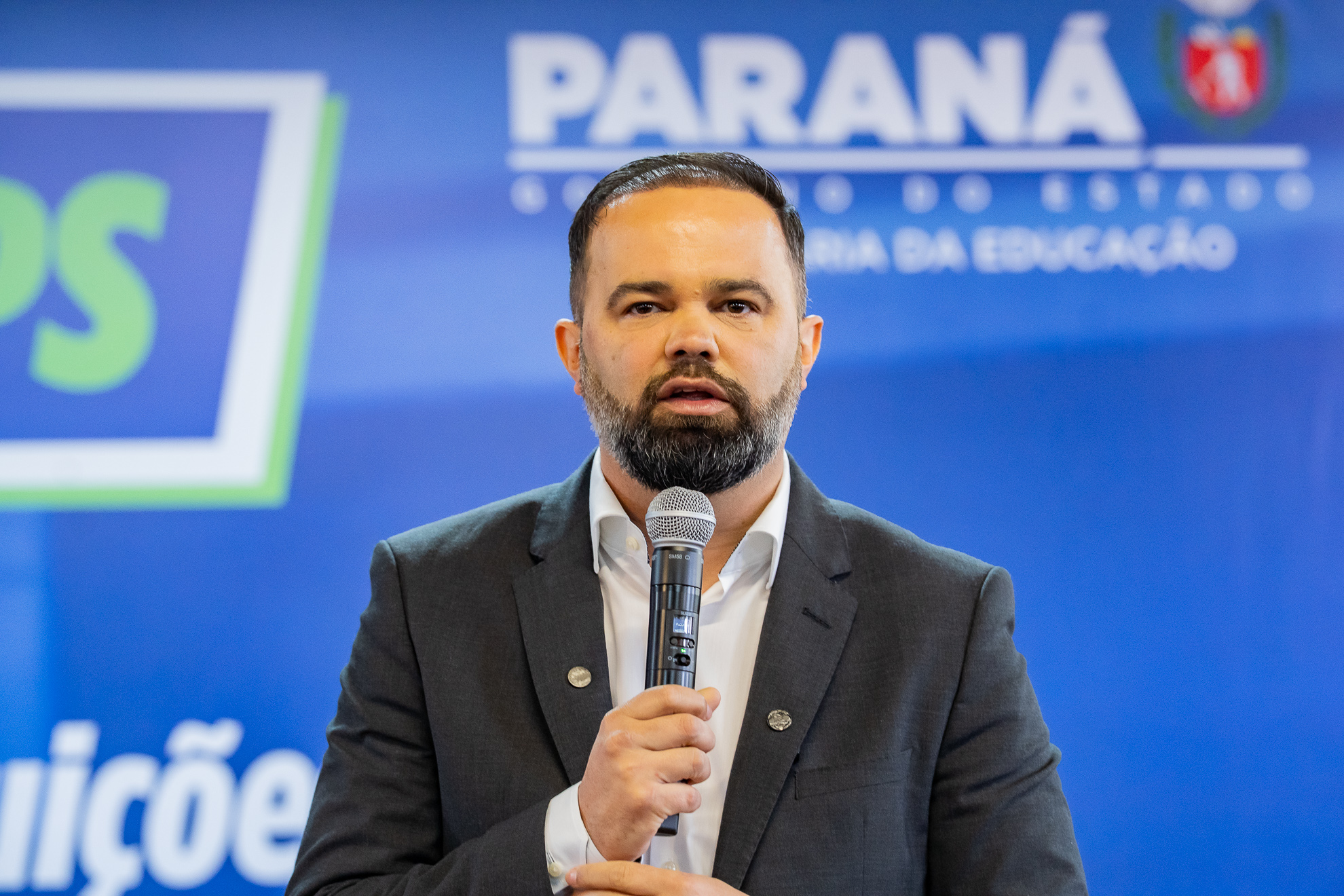 Governo formaliza entrega 15 mil desktops