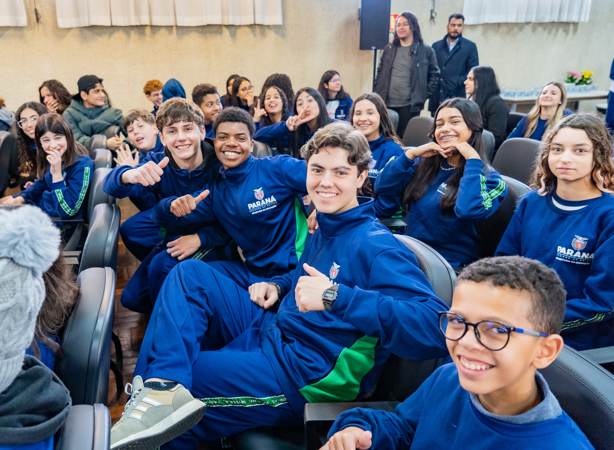 Governo formaliza entrega 15 mil desktops