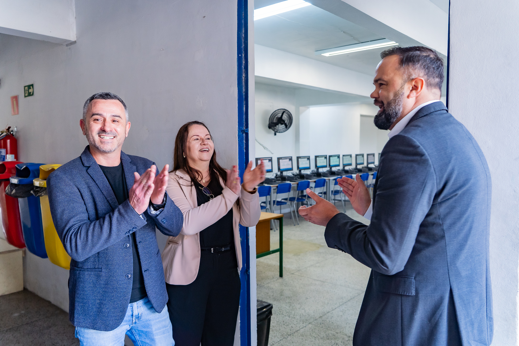 Governo formaliza entrega 15 mil desktops