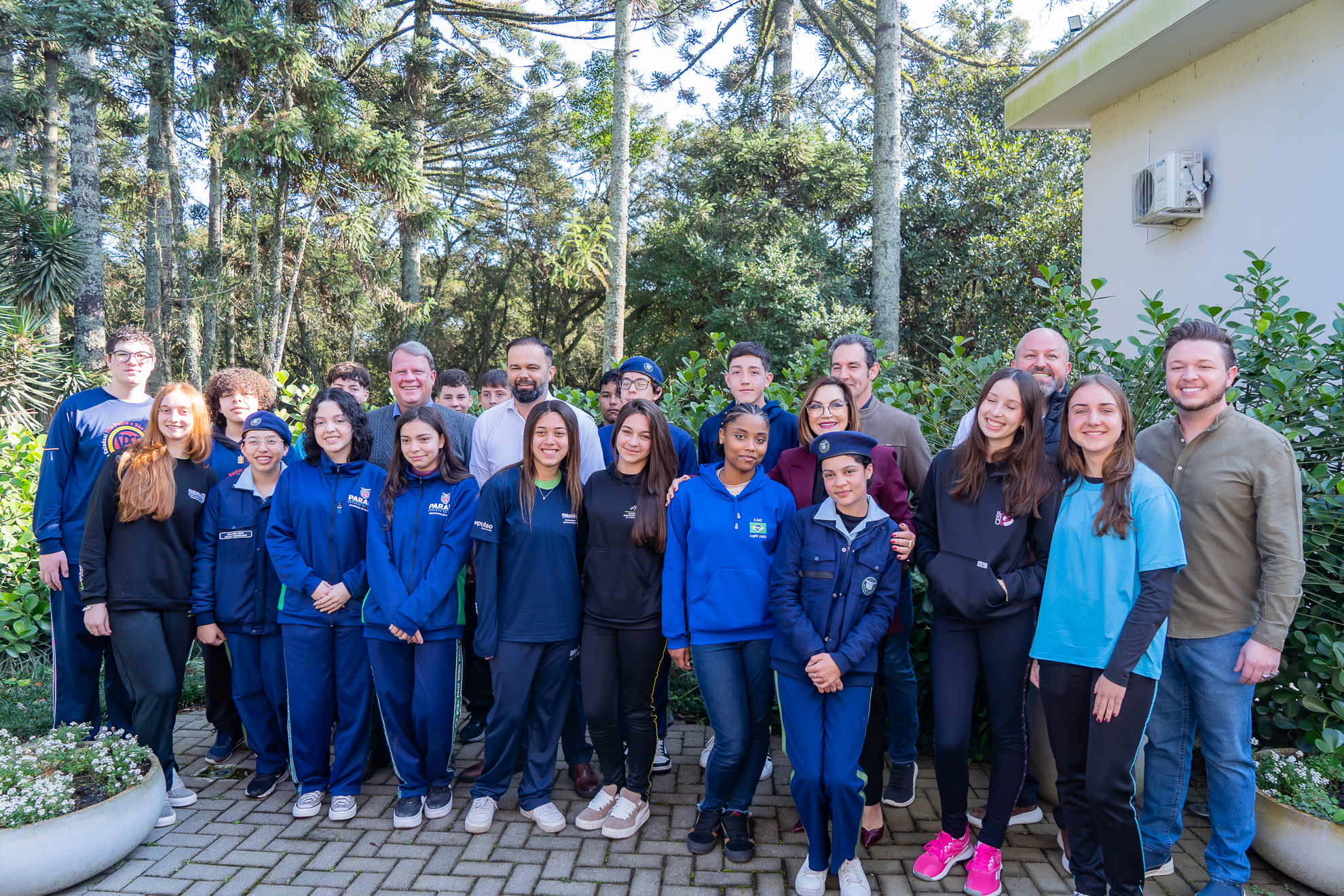 Emoção e expectativa: secretário da Educação recebe estudantes convocados para o Ganhando o Mundo 2026