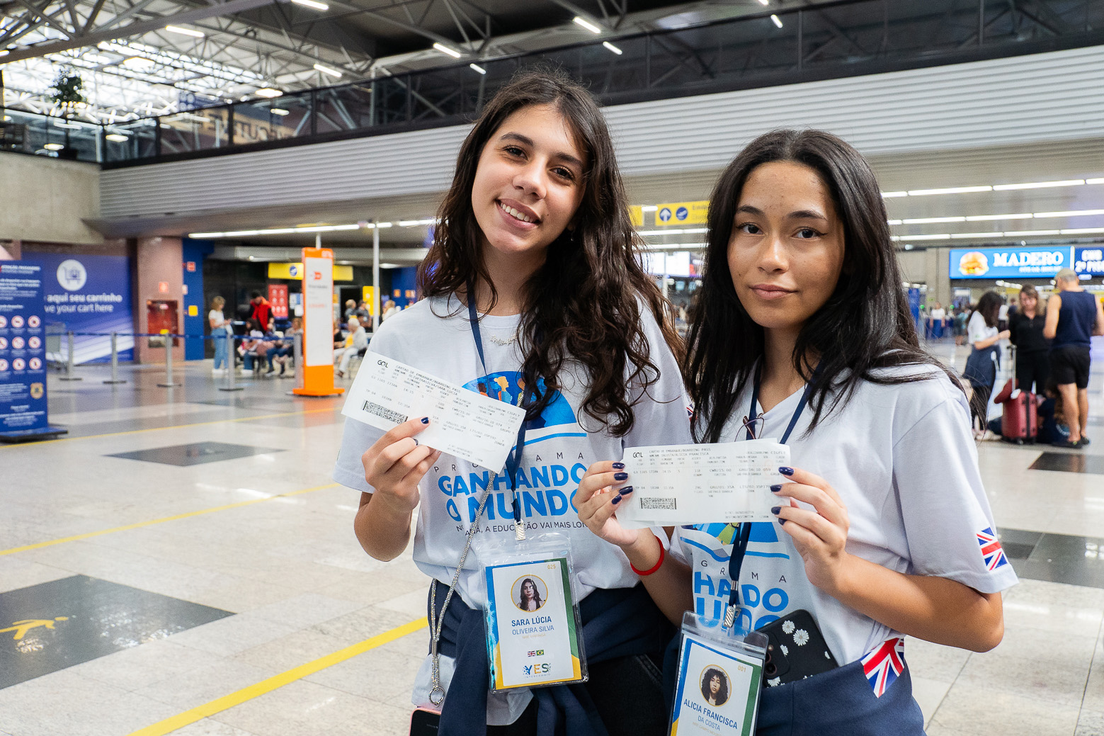 Ganhando o Mundo: com emoção e expectativas, 25 adolescentes embarcam para o Reino Unido 
