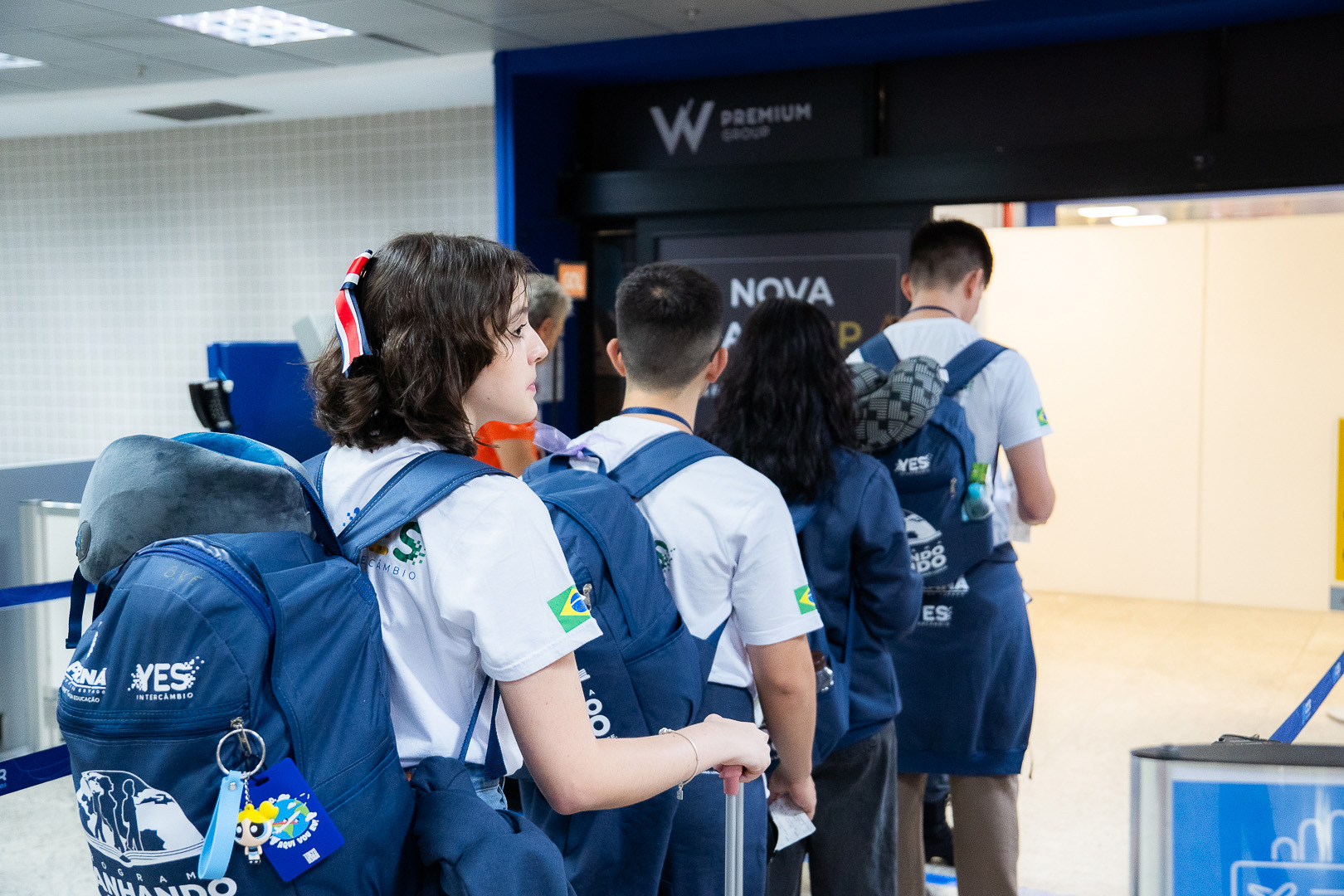 Ganhando o Mundo: com emoção e expectativas, 25 adolescentes embarcam para o Reino Unido 

