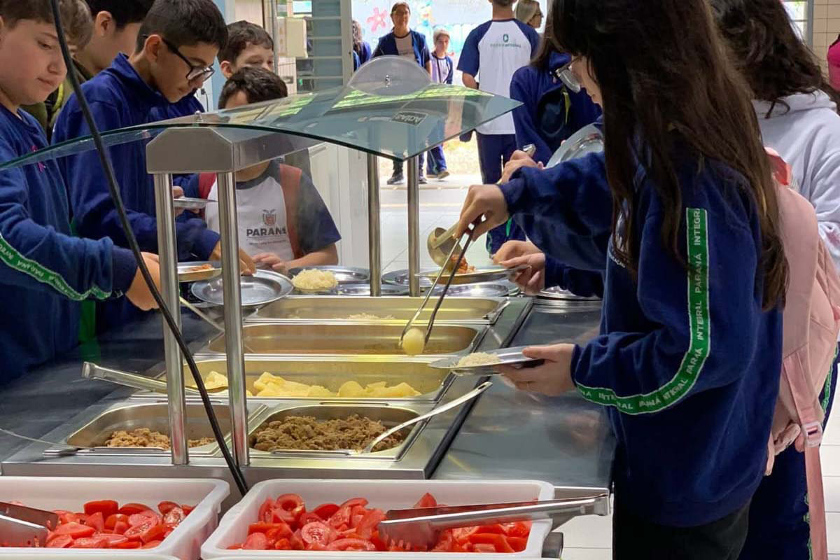 Paraná amplia cardápio nas escolas e garante 1,5 milhão de servimentos diários