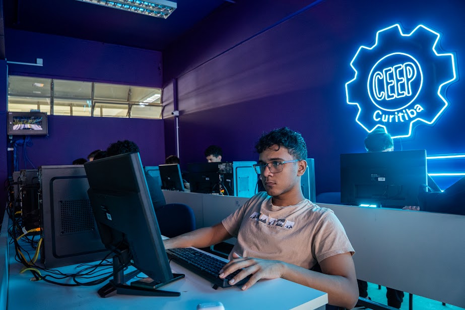 Escolas estaduais do Paraná iniciam cadastro de estudantes na Carteira de Trabalho Digital