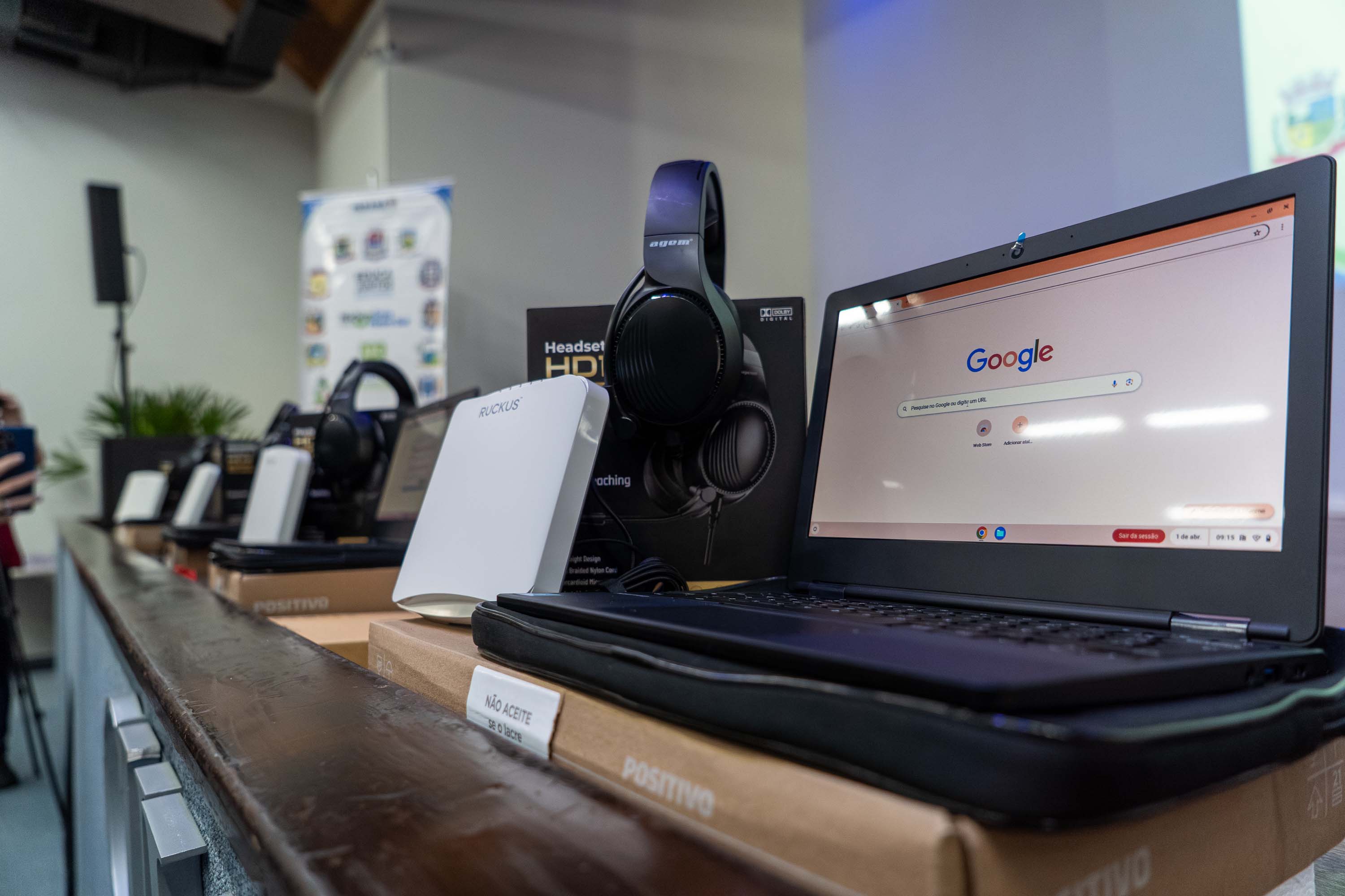 Estado anuncia mais 85 kits educacionais tecnológicos para escolas municipais