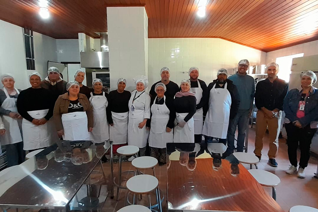 Qualificação profissional: iniciam as aulas na Escola do Mar com curso na área de gastronomia