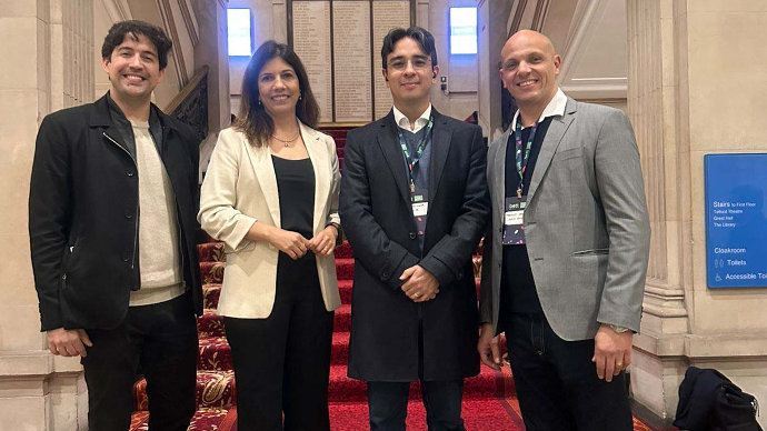 Foto: Cesar Cunha, diretor-geral da Tom Educação; Claudia Valério, organizadora da Bett Brasil; João Luiz Giona Junior, diretor-geral da Secretaria de Estado da Educação do Paraná (Seed-PR); e Makerley Silva, diretor-geral do APG.Gov, em Londres.