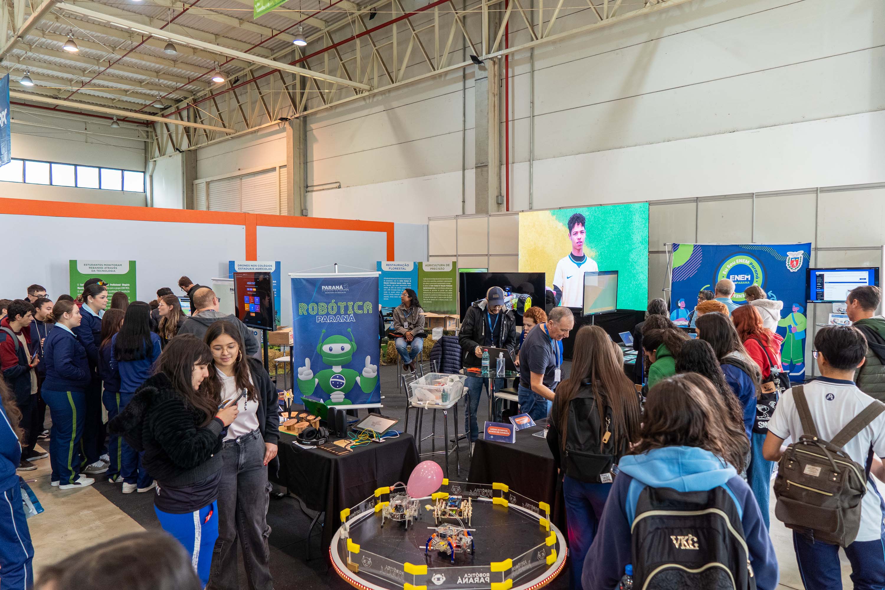 Universo UFPR: feira de cursos aproxima estudantes do Ensino Superior