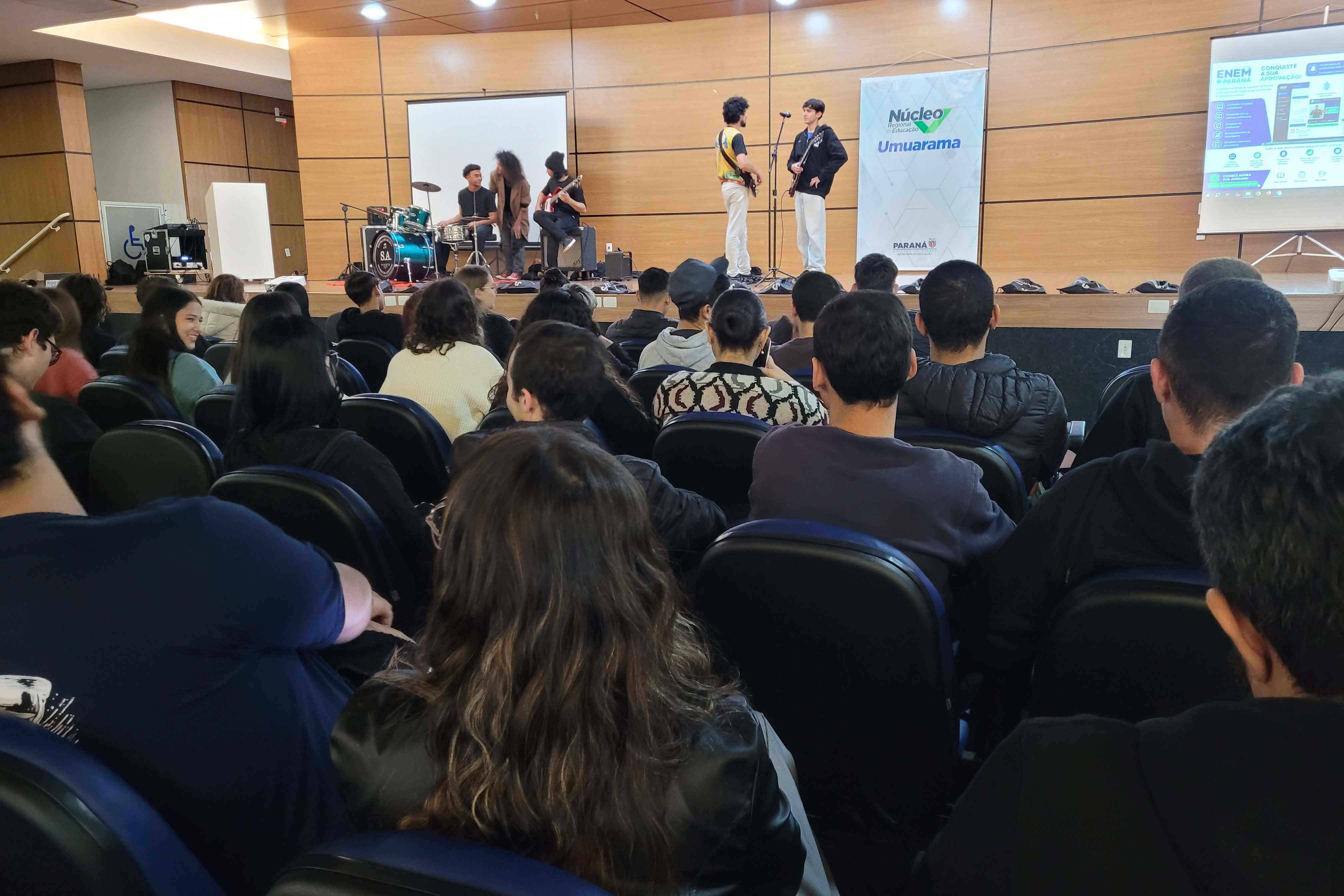 Primeiro aulão do Enem Paraná reúne mais de 600 estudantes em Umuarama