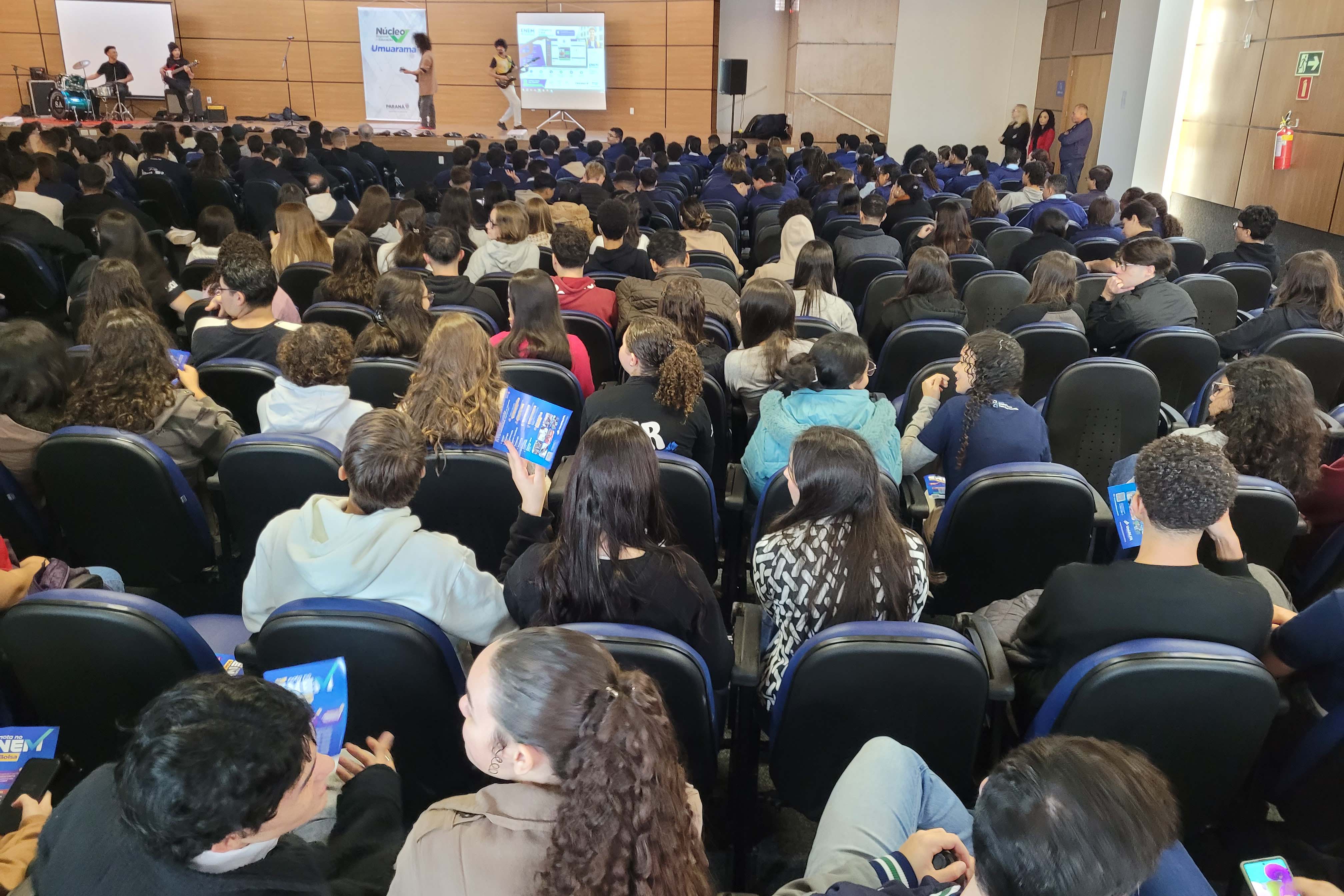 Primeiro aulão do Enem Paraná reúne mais de 600 estudantes em Umuarama