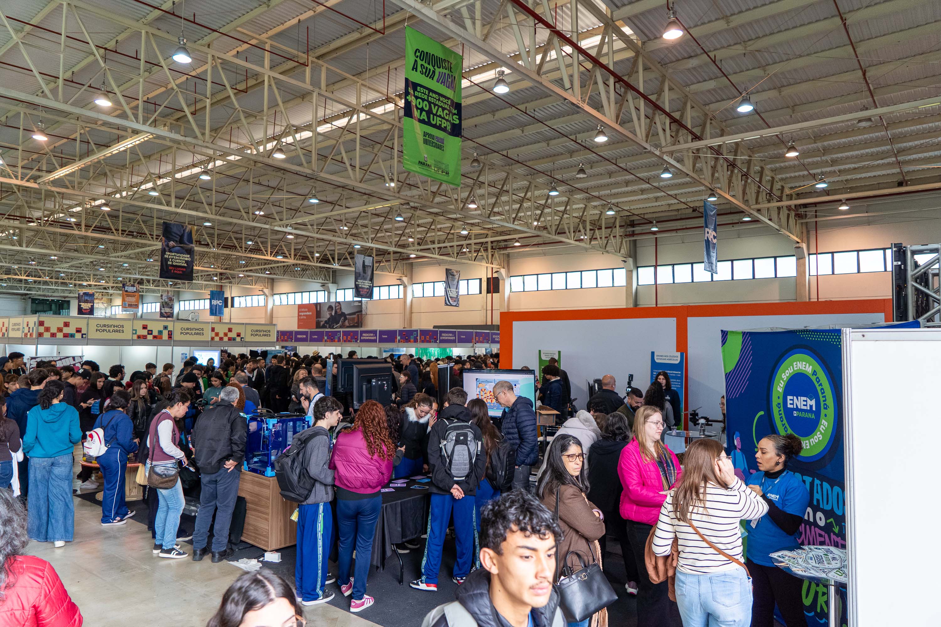 Universo UFPR: feira de cursos aproxima estudantes do Ensino Superior