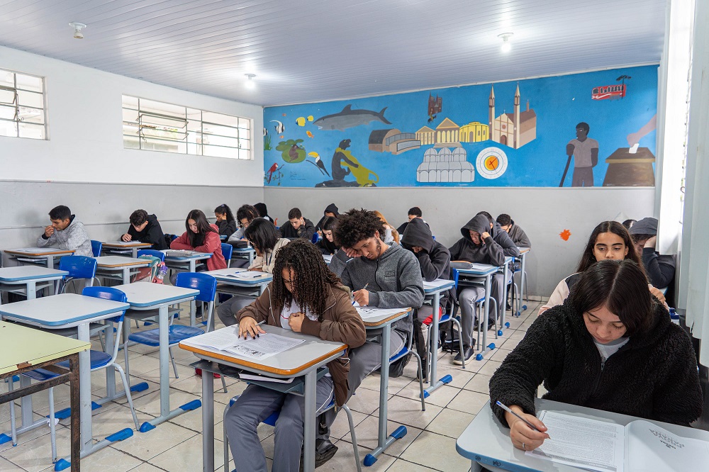 Prova Paraná Mais: 100 mil alunos da rede estadual de preparam para disputar vagas na UFPR