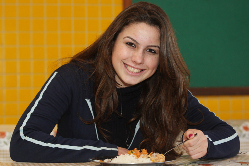 Governador homologa licitação para merenda