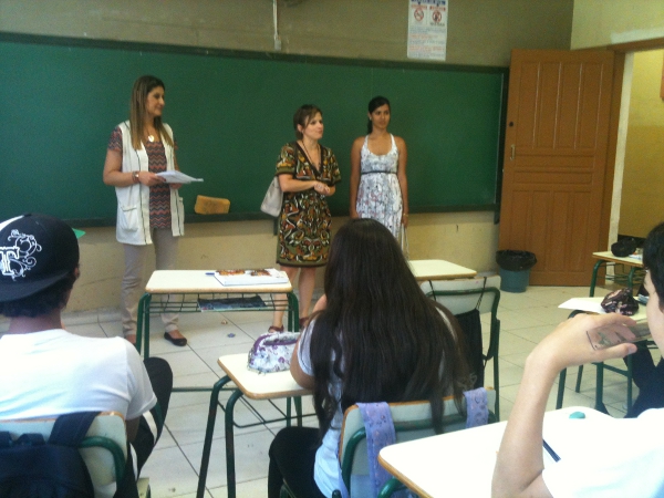 Pesquisadoras da Universidade de Brasília (UnB) no Colégio Estadual Leôncio Correa.