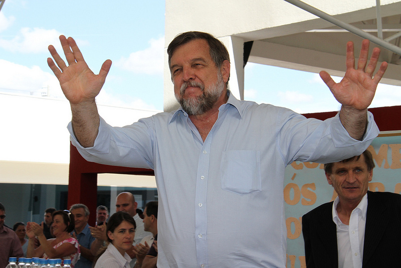 A Escola Municipal João Paulo II recebeu investimentos de R$ 3 milhões, sendo 70% em recursos do Estado, que pode abrigar na unidade turmas do ensino fundamental, sob a responsabilidade da secretaria estadual da Educação.