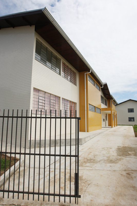 A construção de três novos dormitórios no colégio agrícola estadual Getúlio Vargas, no município de Palmeira, ampliou de 84 para 240 o número de vagas para estudantes.