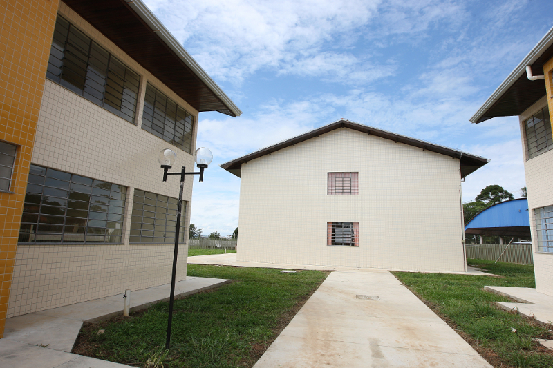 A construção de três novos dormitórios no colégio agrícola estadual Getúlio Vargas, no município de Palmeira, ampliou de 84 para 240 o número de vagas para estudantes.