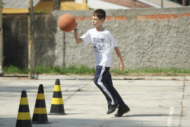 PALMEIRA/PR 20 DE FEVEREIRO DE 2013 - COLÉGIO ESTADUAL DOM ALBERTO GONÇALVES - Aula de Educação Física, Aluno João Maria de Andrade Neto.