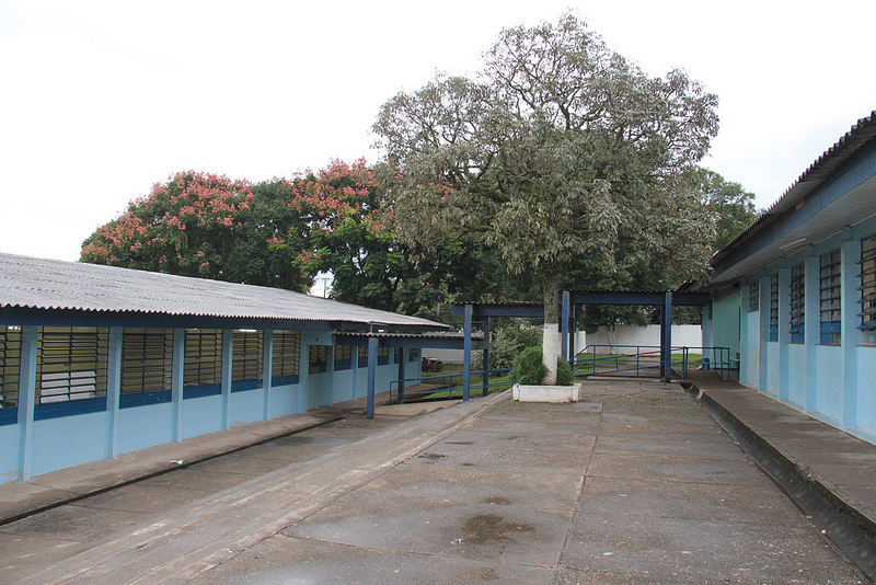 Colégio Estadual Professora Dirce Celestino do Amaral<br />
<br />
Veja mais fotos em: <a href=" http://www.flickr.com/photos/flavioarns/sets/72157633096083763/ " target="_blank"> http://www.flickr.com/photos/flavioarns/ </a>
