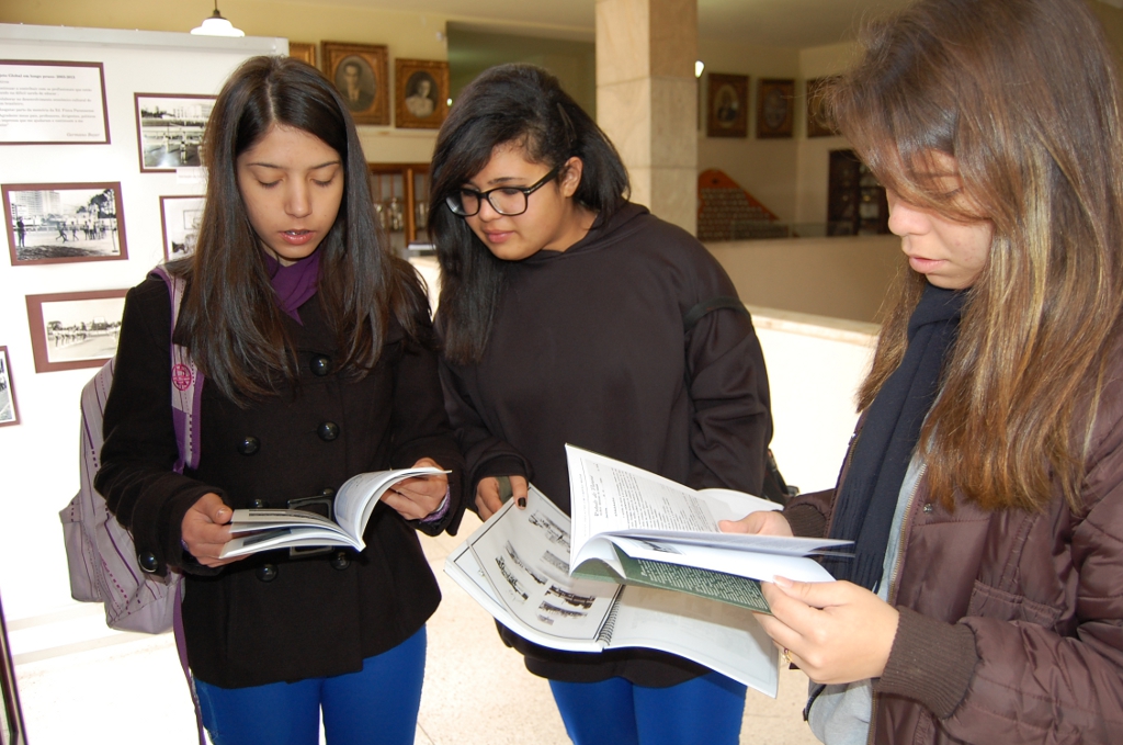 Vida e obra do professor paranaense Germano Bayer e a história do Colégio Estadual do Paraná (CEP) são apresentadas na mostra.