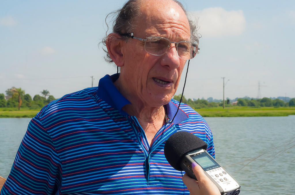 Remo é opção de atividade no contraturno para alunos do 6º e 7º anos do Colégio Estadual Luiza Ross, no Parque Náutico do Iguaçu, em Curitiba. Na foto, Kalil Boabaid.