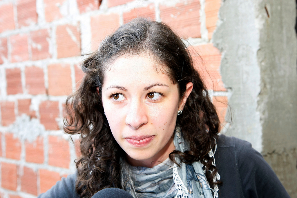 Colégio Estadual Olindamir Merlin Claudino, professora Giovana Aparecida Pereira Bento realiza projeto "Vermicompostagem: raspas e restos fazem a diferença”, Isabela Mazepa. 08-05-14.