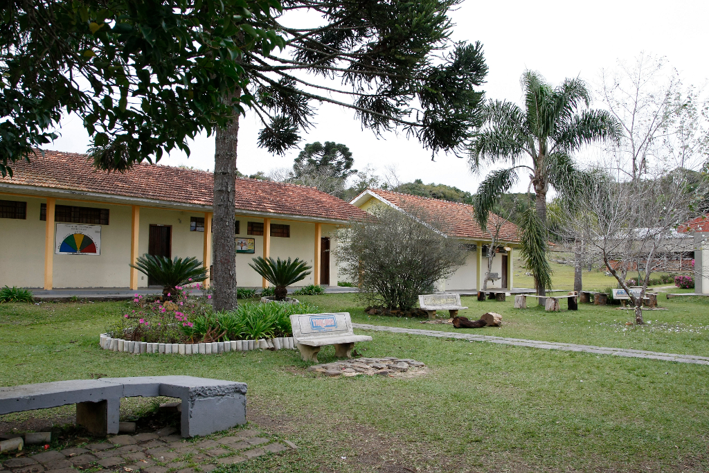 Colégio Florestal exporta técnicos para todo o país O Centro Estadual Florestal de Educação Profissional (Cefep) Presidente Costa e Silva, na cidade de Irati, no Centro-Sul, é o único colégio público do Paraná que oferece o curso técnico em Florestas. A escola completou 40 anos em 2013 e é referência no Brasil na formação de técnicos para trabalhar com florestas. 18-08-14.