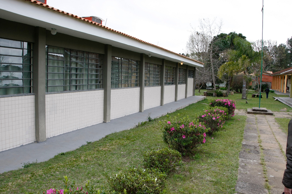 Colégio Florestal exporta técnicos para todo o país O Centro Estadual Florestal de Educação Profissional (Cefep) Presidente Costa e Silva, na cidade de Irati, no Centro-Sul, é o único colégio público do Paraná que oferece o curso técnico em Florestas. A escola completou 40 anos em 2013 e é referência no Brasil na formação de técnicos para trabalhar com florestas. 18-08-14.