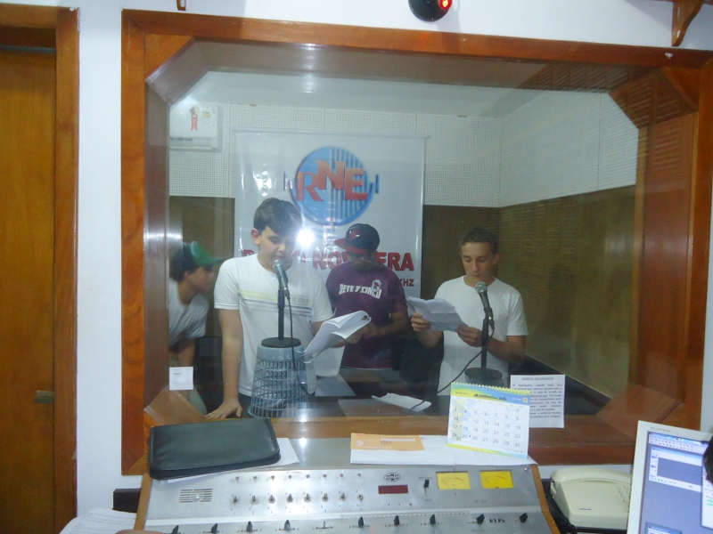 A radionovela, sucesso das rádios brasileiras entre as décadas de 1940 e 1960, foi resgatada pelo Colégio Estadual Abraham Lincoln, do município de Kaloré para desenvolver o hábito da leitura entre os estudantes