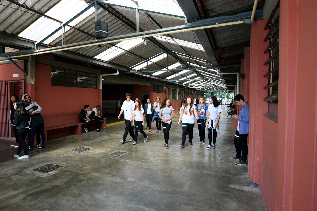 A Secretaria de Estado da Educação definiu o cronograma de orientações para as matrículas e rematrículas da rede estadual de ensino para o ano letivo de 2017. Entre os dias 9 e 25 de novembro, os alunos maiores de 18 anos, pais, mães ou responsáveis devem comparecer à instituição de ensino onde estão matriculados a fim de confirmar a rematrícula para o próximo ano.