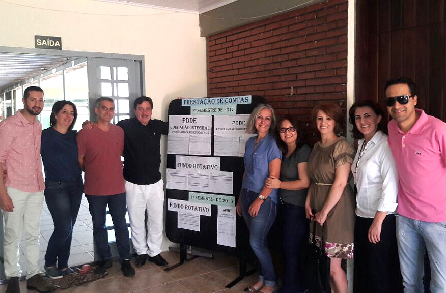 A gestão financeira descentralizada, aliada a projetos pedagógicos, rendeu ao Colégio Estadual Emílio de Menezes, do município de Japurá, no Noroeste do Estado, o primeiro lugar no Prêmio de Gestão entre as escolas pertencentes ao Núcleo de Educação de Cianorte.