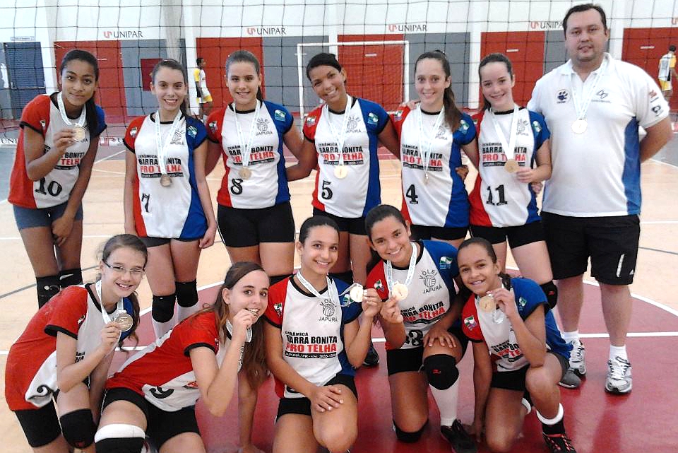 A gestão financeira descentralizada, aliada a projetos pedagógicos, rendeu ao Colégio Estadual Emílio de Menezes, do município de Japurá, no Noroeste do Estado, o primeiro lugar no Prêmio de Gestão entre as escolas pertencentes ao Núcleo de Educação de Cianorte.