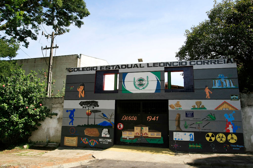 O Governo do Estado depositou mais R$ 3,8 milhões diretamente na conta das escolas da rede pública estadual. O dinheiro refere-se à nona cota consumo do programa Fundo Rotativo da Secretaria de Estado da Educação e já está disponível para ser utilizado para a compra de materiais usados no dia a dia dos colégios.<br />
<br />
Este ano, mais de R$ 60 milhões já foram repassados às escolas por meio do Fundo Rotativo.