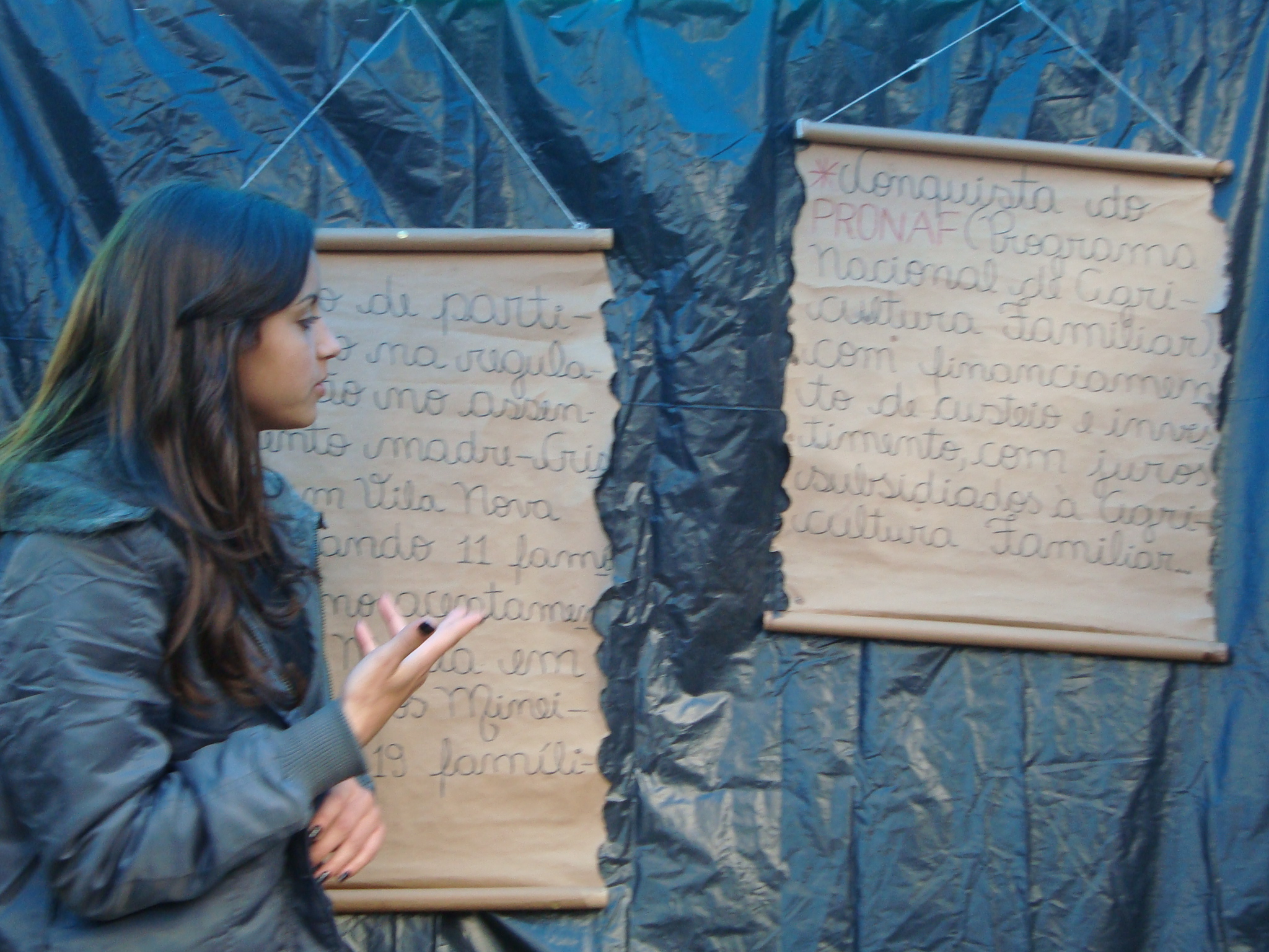 Os alunos do Colégio Estadual Francisco Neves Filho, em São João do Triunfo, participaram no último domingo (21), realizou com a exposição do projeto Túnel do Tempo na 10ª Feira Agropecuária Regional de Sementes Crioulas de Produtos da Biodiversidade. Os estudantes expuseram croquis e pequenas plantações confeccionados de material reciclável para um público de 2.500 pessoas, contado a história do agrotóxico, seus impactos no meio ambiente e na qualidade de vida.