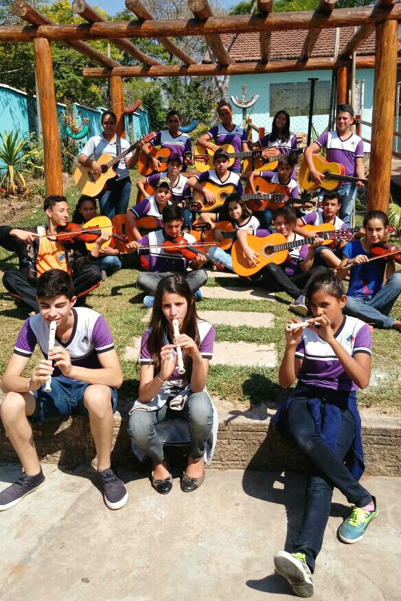 Os benefícios da jornada ampliada vão além das notas, segundo Fábio. “O Acompanhamento Pedagógico melhora os resultados dos alunos em Língua Portuguesa e Matemática, mas o Programa em si melhora o convívio social e mantém os alunos dentro da escola, longe das ruas”, explica.